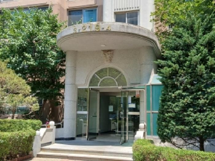 219동 현관: 법원 감정평가 때 찍은 실제 사진